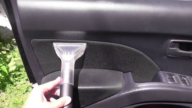 क्या आपके लिए भी मुश्किल होता है कार की फैब्रिक सीट को साफ करना ?