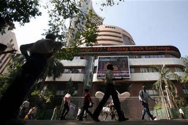 Sensex lost banking shares yesterday ; falls 255 points