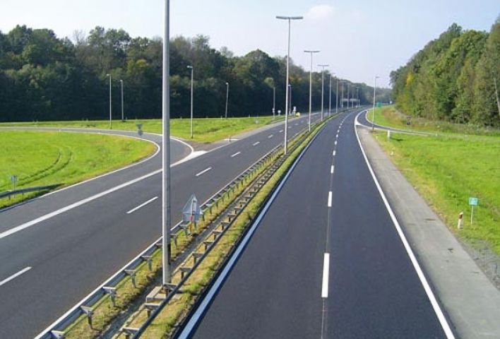 राजमार्गों की हालात सुधारने के लिए सरकार बहाएगी 6 हजार करोड़
