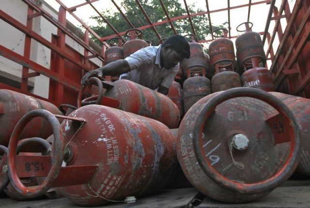 सब्सिटी वाले LPG सिलेंडरों की मांग 25% घटी