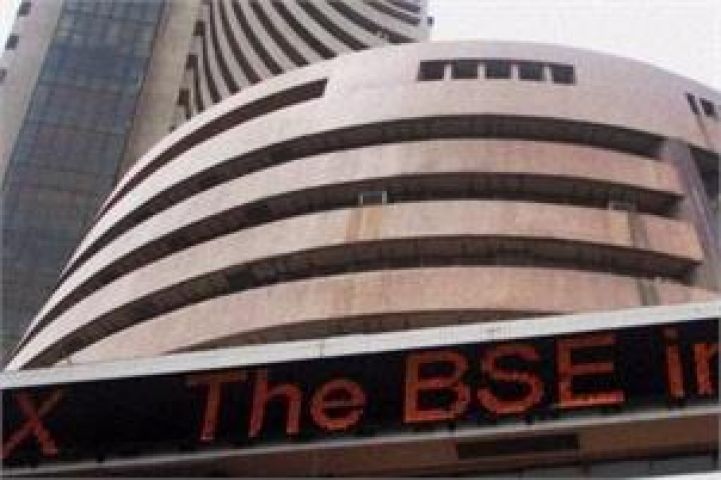 Sensex advances 121 points in early trade today
