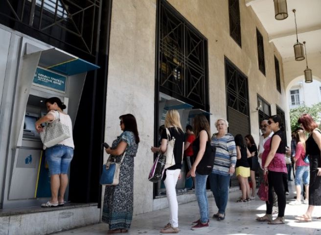 सरकार के आदेश के बाद ग्रीस में सोमवार से पुनः खुलेंगे बैंक