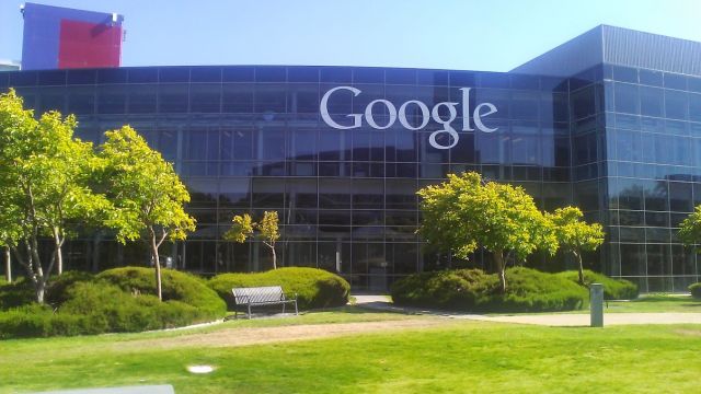 गूगल ऐसे बचा रही है 40 फीसदी बिजली बिल
