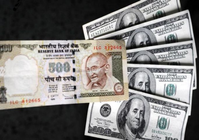 रुपया 52 पैसे कमजोर, 29 अगस्त के बाद सबसे बड़ी गिरावट
