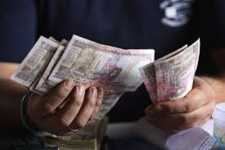 Rupee falls by 10 paise against USD !