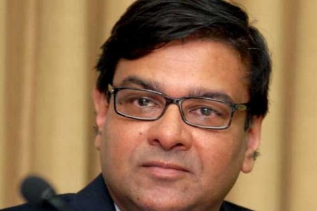 Urjit patel takes charge as the new RBI governor.