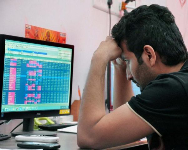 Sensex fell over 30 pts while Nifty shed 7.25 pts