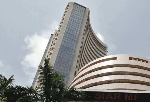 Sensex, Nifty close lower as Fed signals three more hikes next year