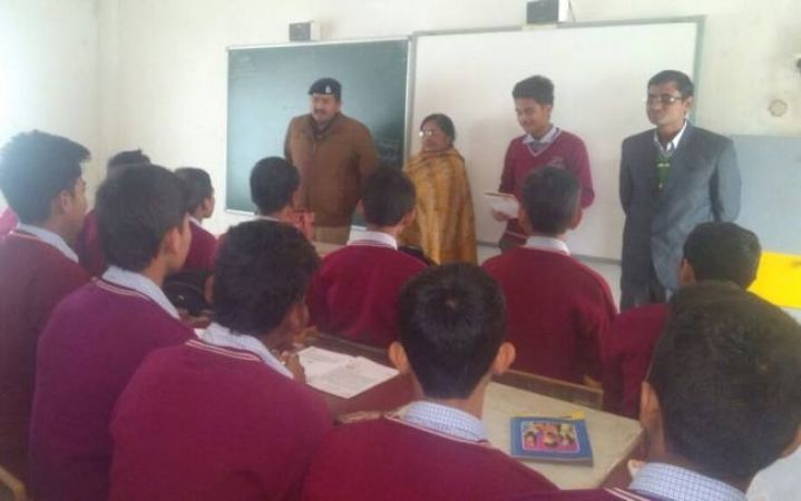 CO ने विद्यार्थियों को बताया हिंदी का महत्त्व