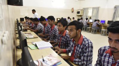 फैसला: केरल में अब कंप्यूटर पर नहीं लैपटॉप पर चलेगी छात्रों की उंगलियां