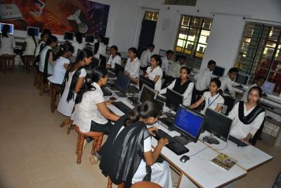 100 स्कूलों में 10वीं कक्षा के विद्यार्थियों का ऑनलाइन कंप्यूटर टेस्ट