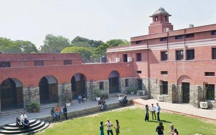 Delhi University में सैक्शन ऑफिसर के पदों पर बम्पर भर्ती, वेतन 10,500 रु