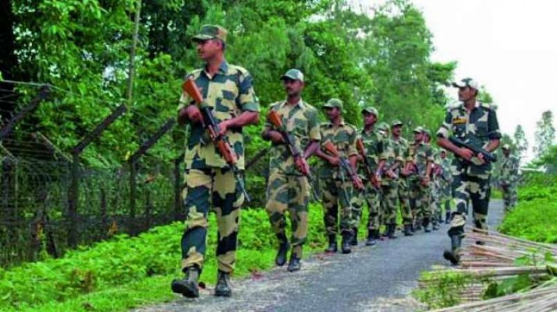 BSF में 1700 पदों पर नौकरियां, योग्यता महज 10वीं पास