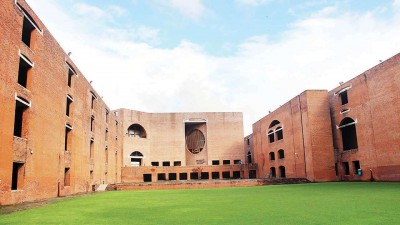 IIM Ahmedabad: vacancies for the post of copy editing associate, read details