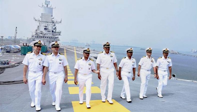 भारतीय नौसेना में विभिन्न पदों पर निकली भर्ती