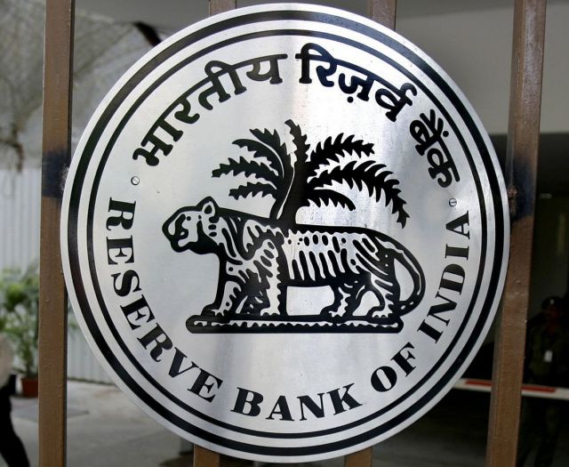 हर तीन महीने में मिले बचत खातों को ब्याज : RBI