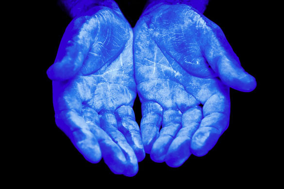 bacteria on hands under UV light