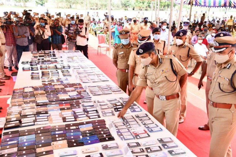 चेन्नई पुलिस ने लौटाए 863 खोए और चोरी हुए मोबाइल फ़ोन