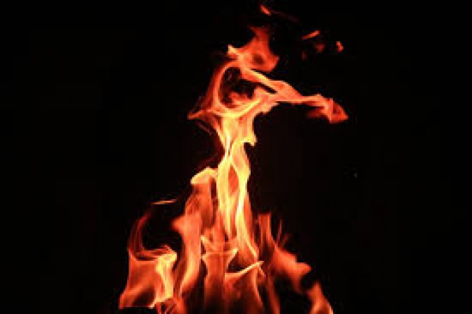 Unknown people set fire to the young man in Balapur