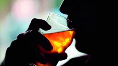 जहरीली शराब बेचने के मामले में गुजरात सरकार ने जांच  समिति का गठन किया