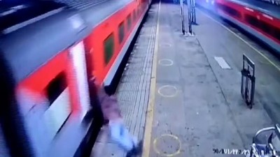 Suddenly a young man fell while boarding a moving train, got stuck between the platform and the train, and then what happened...