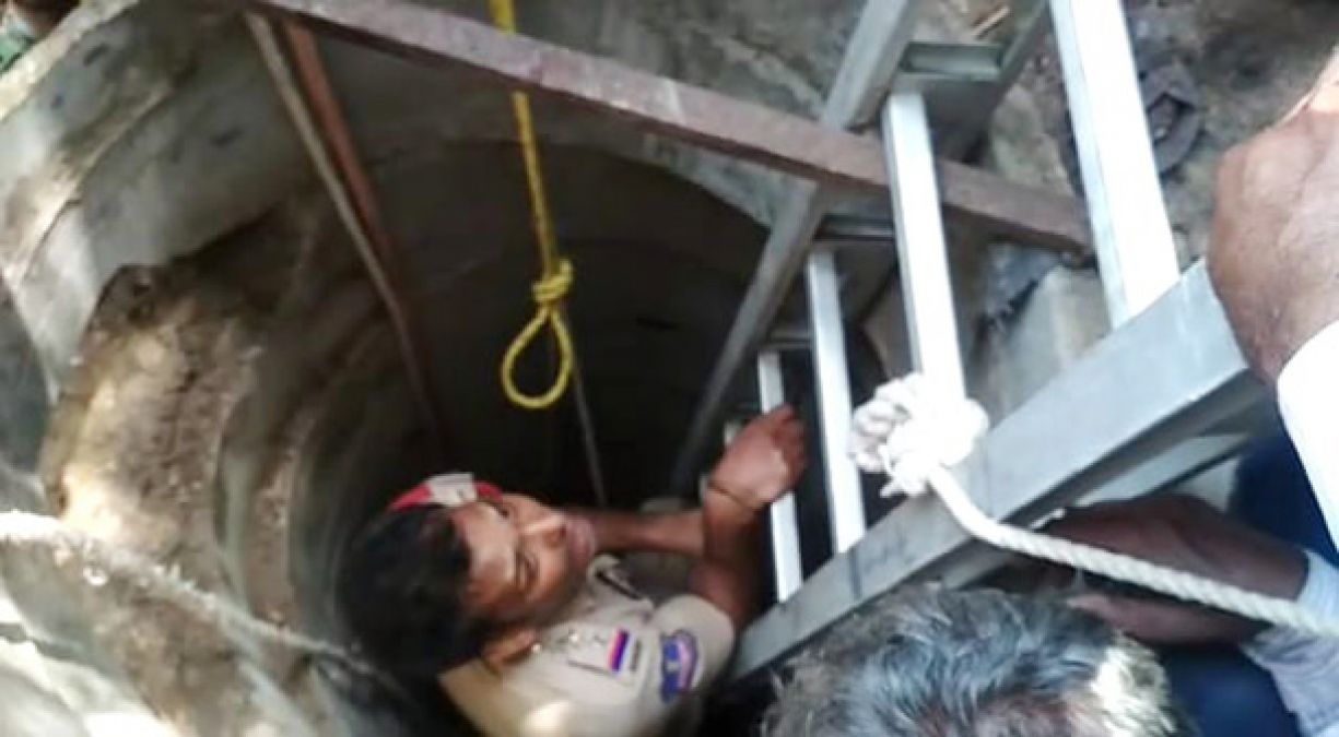 Telangana Police dives 60 feet deep into well to save 2 labourers