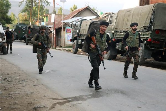 जम्मू कश्मीर में सेना ने एक आतंकवादी को मार गिराया