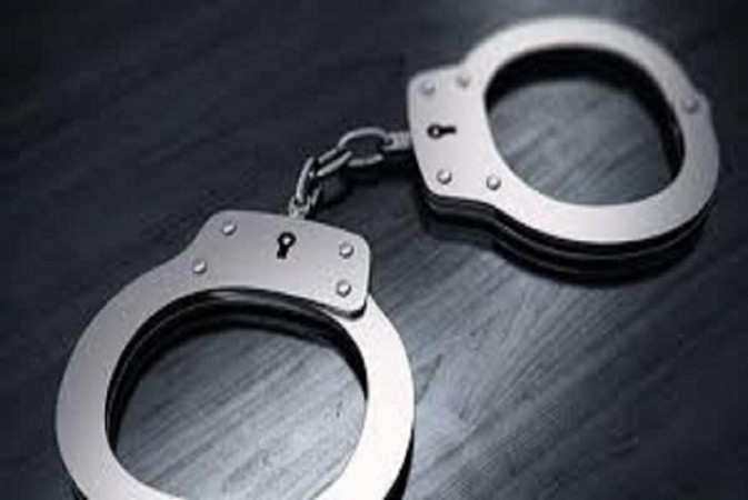 Indore: Two chain snatchers arrested