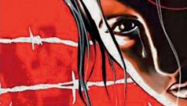 Andhra man slits throat of minor girl,  pours acid into mouth