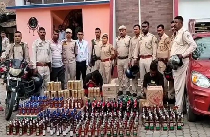 असम पुलिस और उड़न दस्ते ने बिश्वनाथ जिले में बड़ी मात्रा में विदेश शराब को जब्त किया