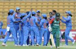महिला क्रिकेट टीम दिखा रहीं है, फटाफट खेल में अपना हुनर