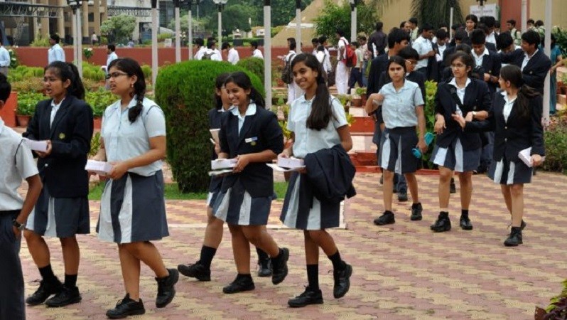Education Department to give 10,000 rupees to these students