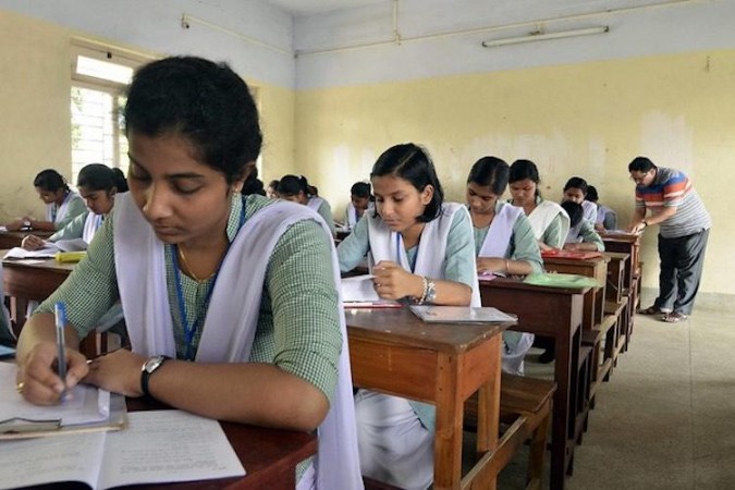 Kerala Governor asks Universities to postpone exams in the wake of Covid spurt