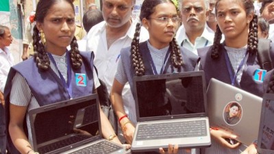 TN Plans to distribute free laptops to 5 Lakh students