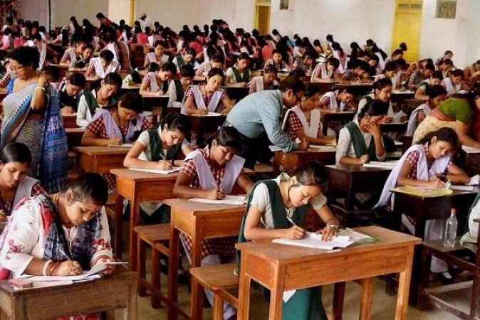 फीस न भरने की वजह से परीक्षा में बैठने पर कोई रोक नहीं | News Track Live, NewsTrack Hindi 1