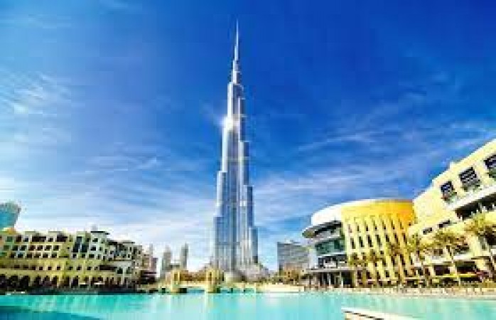 What is on the top floor of Burj Khalifa? Does it cost money to go there?