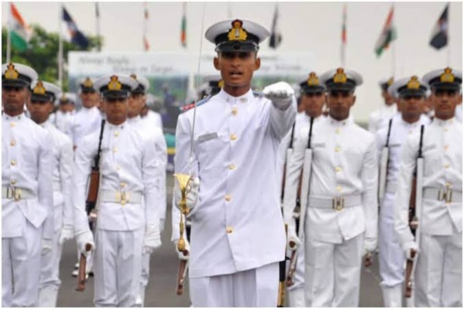 भारतीय नौसेना के इन पदों पर मिल रहा है शानदार मौका