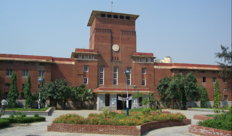 Delhi University has job vacancy for Junior Assistant post