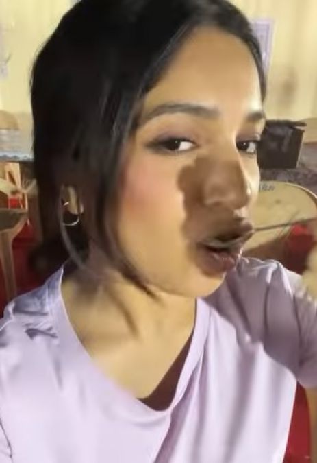 Bhumi Pednekar seen enjoying golgappas and chaats