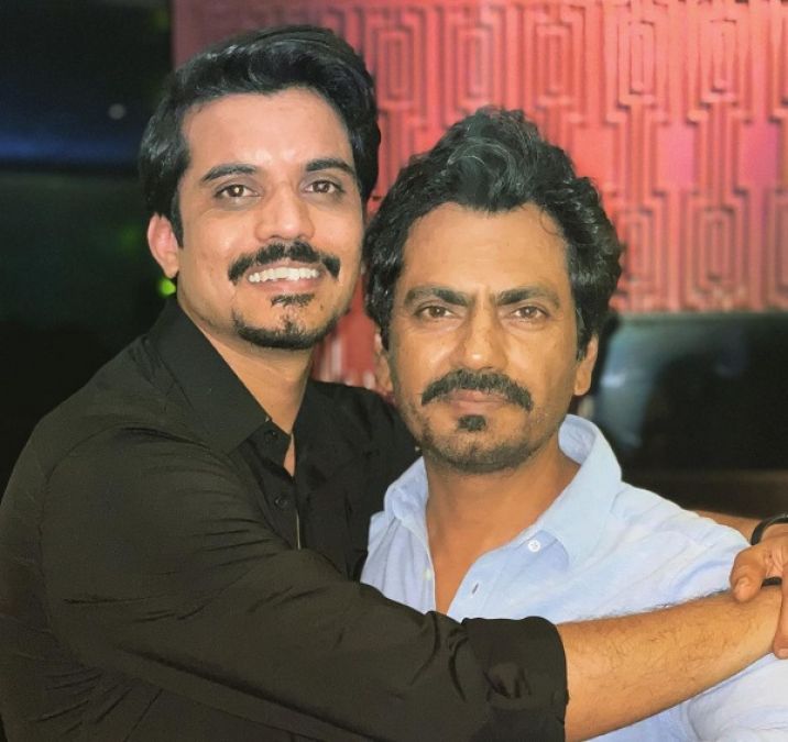 Nawazuddin Siddiqui completes shooting of his movie, celebrates with team