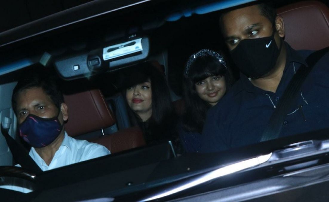 Aaradhya Bachchan on outing with mother