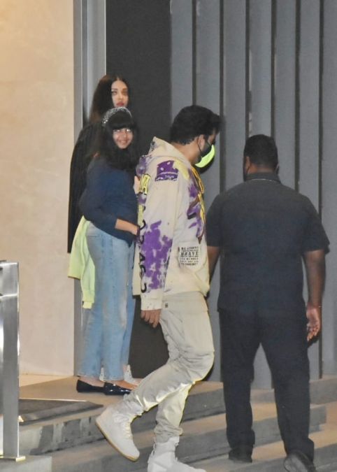 Aaradhya Bachchan on outing with mother