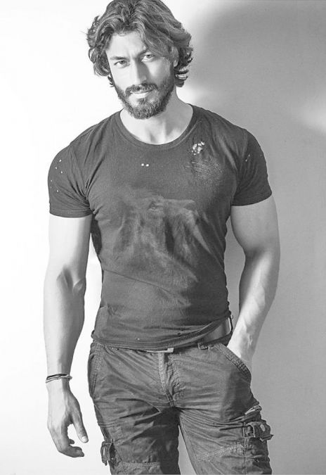 Cameraman praised Vidyut Jammwal's jacket, and actor did something that left everyone stunned