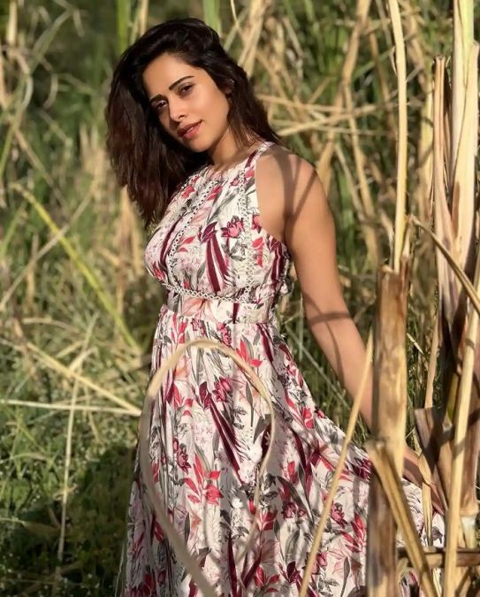 In a sugarcane field... wearing a floral dress... Nusrat Bharucha gave a killer pose