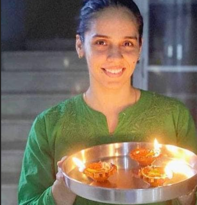 Bollywood celebs support PM Modi by lighting up lamps and candles