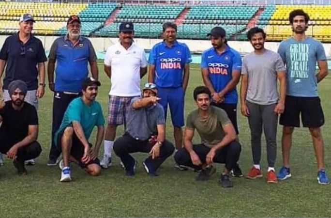 रणवीर सिंह ने नहीं मानी 'क्रिकेट के किंग' की बात, ट्रेनिंग छोड़ जा पहुंचे फैंस के पास
