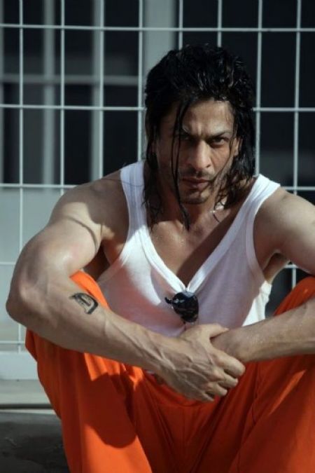 शाहरुख खान की फिल्म 'पठान' में ये मशहूर सुपरस्टार निभाएगा विलेन का किरदार, मचेगा जबरदस्त धमाल
