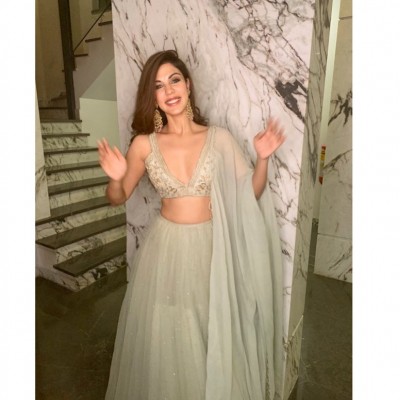 Rhea Chakraborty wins fans' hearts, shares this marvelous picture
