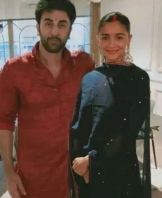 Guests started arriving at Ranbir-Alia's wedding, photos of all surfaced