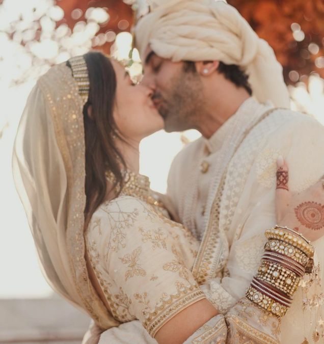 Ranbir-Alia tied the knot, first picture of bride and groom revealed